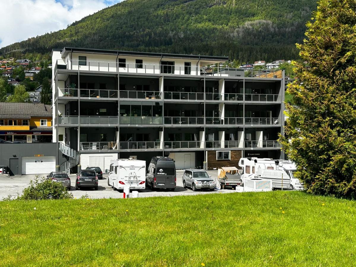 Stryn House - Hotel & Apartments Екстер'єр фото